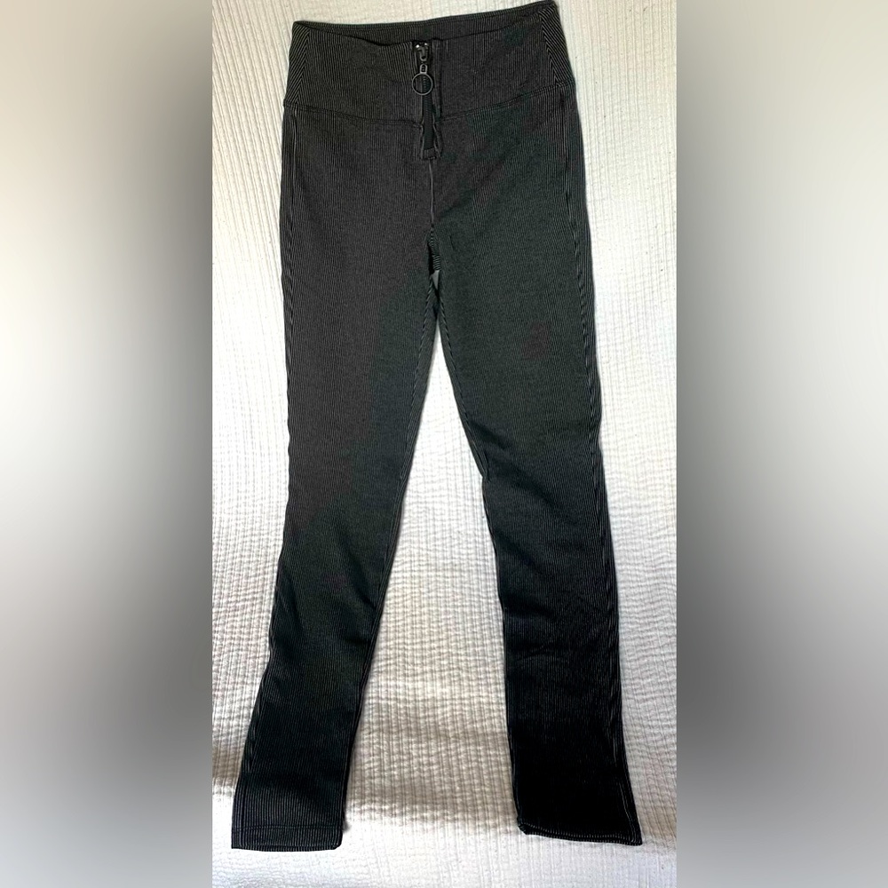 Girls leggings.